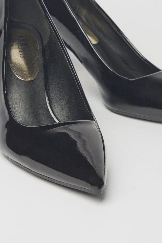 Val Patent Pointed Block heel Court Shoes