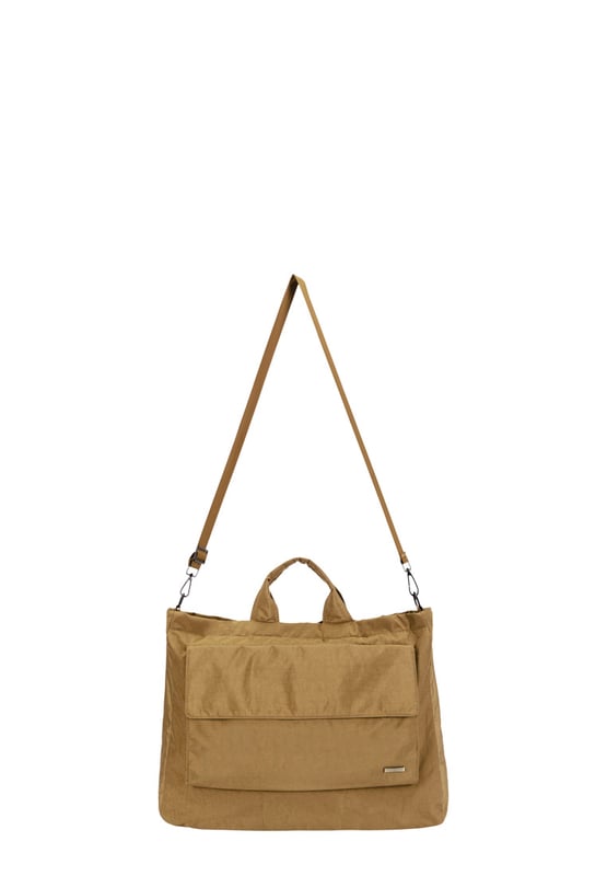 The Landscape Nylon Tote is the perfect commuter bag. With ample internal space and an oversized flap over zip pocket to the front, the bag features a comfortable padded carry handle and adjustable crossbody strap with clip off function. Features: , Zip top opening, Front oversized flap over zip pocket, Rear zip pocket, SMITH & CANOVA antique brass logo, Branded antique brass zips, Padded grab handle, Adjustable crossbody strap (detachable), Internal 15 inch padded laptop sleeve, Internal zip pocket, 2 Internal mobile phone slip pockets - fits normal and plus size smart phones, 3 Internal pen slip pockets Style Ref: 92683 TAN