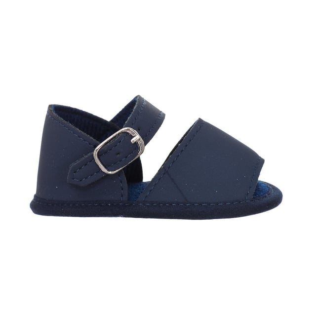 Las sandalias flexibles con cierre de hebilla para bebé, son un calzado ideal para ofrecer comodidad y seguridad a los más pequeños durante sus primeras aventuras al aire libre. Este tipo de sandalia combina diseño práctico con funcionalidad para el confort de tu bebé.

Características Destacadas:

Diseño Flexible: Las sandalias flexibles para bebé están confeccionadas con materiales suaves y flexibles que permiten un movimiento natural del pie. Esto facilita que el bebé pueda caminar y moverse con total libertad y confort.

Cierre de Hebilla Ajustable: Equipadas con un cierre de hebilla ajustable, estas sandalias aseguran un ajuste personalizado y seguro. La hebilla permite ajustar la sandalia a la medida exacta del pie del bebé, garantizando que el calzado se mantenga en su lugar durante toda la jornada.

Suela Antideslizante: La suela de estas sandalias flexibles está diseñada para ofrecer una excelente tracción en diversas superficies. Esto ayuda a prevenir resbalones y caídas, proporcionando estabilidad adicional al bebé mientras explora su entorno.

Materiales Transpirables: Confeccionadas con materiales transpirables, las sandalias suaves mantienen los pies frescos y secos, reduciendo la acumulación de humedad y proporcionando una mayor comodidad en climas cálidos.

Diseño Ligero: Las sandalias ajustables con hebilla son ligeras y cómodas, lo que evita que el calzado pese sobre los pies del bebé. Esto permite un uso prolongado sin causar incomodidad.

Estilo Versátil: Disponibles en varios colores y diseños, estas sandalias flexibles pueden combinarse fácilmente con diferentes conjuntos, siendo adecuadas para el uso diario y ocasiones especiales.

Fácil de Poner y Quitar: Gracias a su cierre de hebilla, estas sandalias son fáciles de poner y quitar, facilitando el proceso para los padres y proporcionando comodidad para el bebé.

Las sandalias flexibles con cierre de hebilla para bebé son una opción excelente para ofrecer soporte y comodidad a los pequeños mientras exploran el mundo. Con su diseño flexible, suela antideslizante y cierre de hebilla ajustable, estas sandalias garantizan un ajuste seguro y una movilidad sin restricciones. Los materiales transpirables y la ligereza del calzado aseguran que los pies del bebé se mantengan frescos y cómodos durante todo el día. Con su estilo versátil y fácil manejo, estas sandalias son ideales para cualquier ocasión, proporcionando tanto funcionalidad como moda para el pequeño explorador.
 Composición: Exterior: Poli piel; Interior: Textil; Suela: Textil
 Cuidados:
Limpiar con un paño húmedo.
