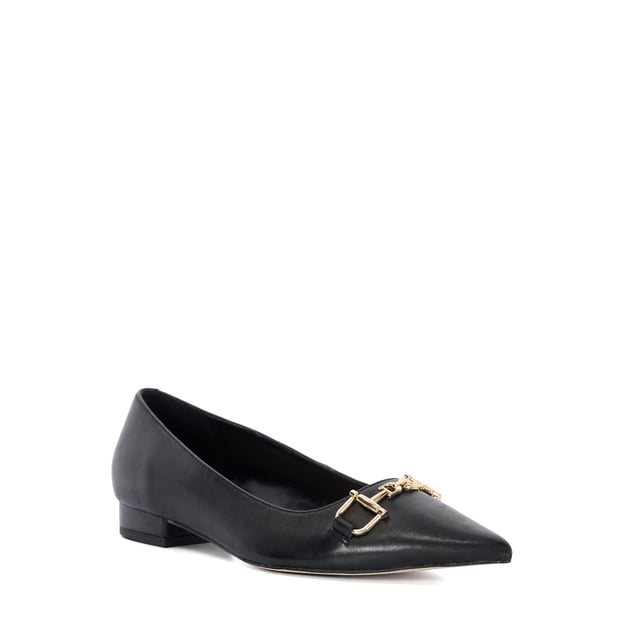 With a strong focus on stylish flats for the season ahead, Hillington has been designed to elevate your everyday. This pointed ballet flat profile features our bespoke 'mirror-D' snaffle trim and has been crafted from premium leather.