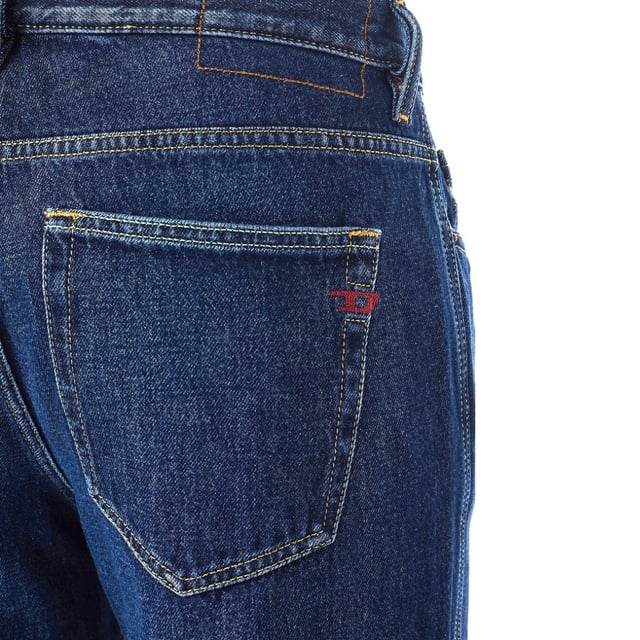 Diesel Blue Jeans , Vanlig midja, Tapered Leg, Button Fly , 100% bomull, Dark Denim, Stitched Badge, Blue Denim.