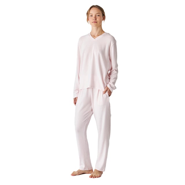Women's long-sleeved pajamas with an elegant and comfortable design, ideal for lounging or relaxing at home.

 Its modern and sophisticated design adapts perfectly to the female figure, enhancing the silhouette with a chic and relaxed style.

 The set includes a long-sleeved top with a delicate V-neck.

 The long trousers have a loose fit, two practical side pockets and an elastic waistband adjustable with drawstrings, ensuring a comfortable fit.

 Tonal exposed stitching adds a subtle yet elegant detail.

 Enjoy a design that combines fashion and functionality. Ideal for giving as a gift or for pampering yourself.
 Composition: Shirt: 72% Polyester, 23% Viscose, 5% Elastane; Pants: 72% Polyester, 23% Viscose, 5% Elastane
 Care:
-Wash on a gentle cycle.
 -Always use cold or warm water.
 -Do not use a dryer. It is better to air dry.
 -If necessary, iron at low temperatures.
 -Do not use bleach.