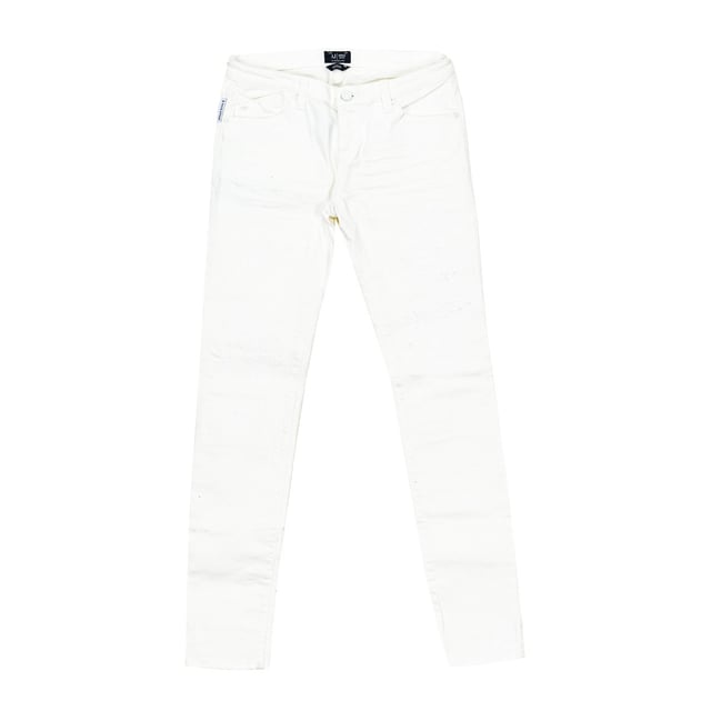 Lange spijkerbroek. witte kleur riem met riemlussen. Rits- en knoopsluiting aan de voorkant. Twee voorzakken en een minizakje. Twee zakken op de achterkant met het metallic logo. Gescheurd en gebroken effect. Nauwsluitend. Bijpassende zichtbare naden. Samenstelling: 97% katoen - 3% elastaan. Wasvoorschrift: - Wassen op maximaal 30°C. - Strijken op gemiddelde temperatuur, max. 110 ° C. - Maakt gebruik van een wasdroger mogelijk. - Gebruik geen bleekmiddel. - Het ondersteunt geen stomerij.