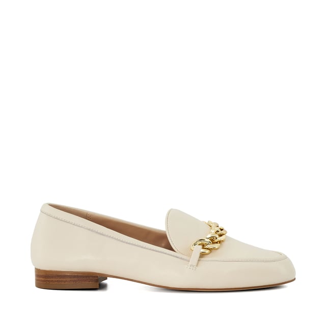 The new way to update your shoe collection? Large chain detailing. Meet Gaiia: the loafer made to elevate your semi-smart lineup, designed in-house with a clean almond-toe silhouette, accented with a contemporary finish.