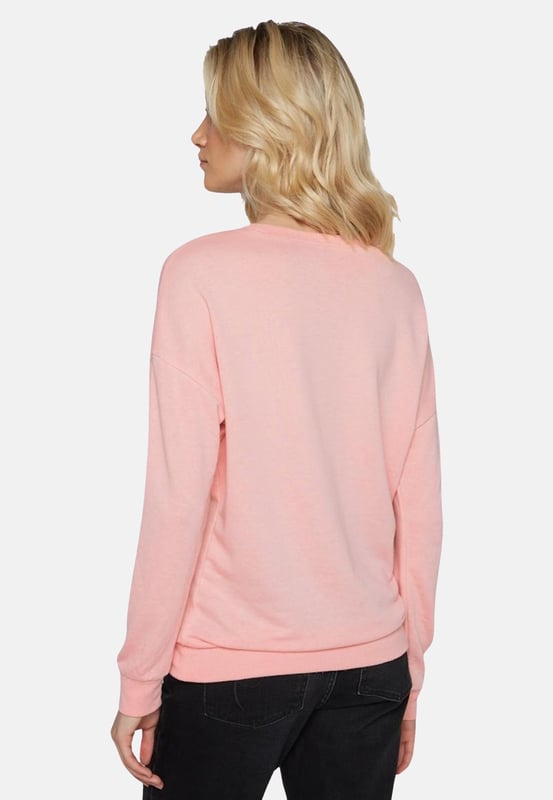 Dit sweatshirt voor dames is een tijdloze en makkelijk te stylen basic. Het is gemaakt van zacht, hoogwaardig materiaal dat aangenaam aanvoelt op de huid en een hoog comfortniveau belooft. De losse snit en verlaagde schouders zorgen voor een casual look. Het heeft een klassieke ronde hals met een geribbelde rand. Mouwen en zoom zijn afgewerkt met geribde manchetten. De print op de voorkant wordt geaccentueerd met metallic elementen en rondt het effen design van de trui perfect af.