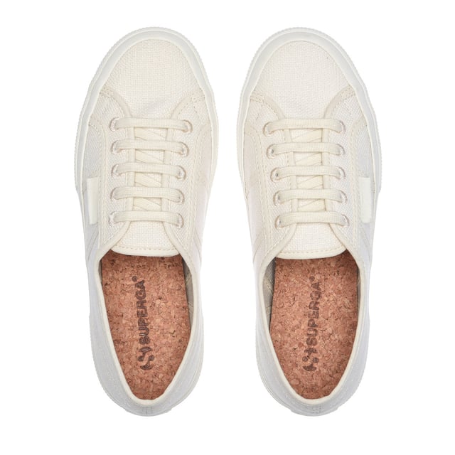Upper: Natural Hemp, Organic Canvas. Insole: Cork, Impermeable. Outsole: Natural Rubber, Vulcanised Rubber. 6 Eyelets. Fabric Technology: Hypoallergenic. Cotton Lace. Flat. Cut: Low Cut. Design: Logo, Plain. Toe Style: Round. Sustainability: Cruelty Free, Eco Friendly, Vegan Friendly. Sole Features: Durable, Lightweight. Fastening: Lace Up.