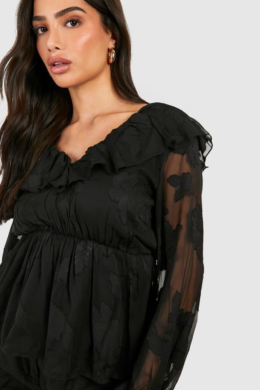 Gain some serious style points this season in this petite top. Cut shorter to ensure the perfect fit, our tops for petite women are designed for queens 5'3'' and below. From petite t-shirts to petite blouses, we've got all the new-season styles you need in your wardrobe. Feeling casual? Dress it down with a pair of straight leg jeans and chunky trainers. If out out is more your vibe, team with some distressed hem shorts and killer heels for a major style statement. Style: TopDesign: FloralFabric: PolyesterLength: RegularNeckline: V NeckSleeve Length: Long Sleeve
