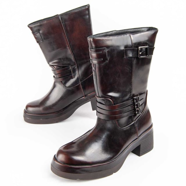 Women's ankle boots with heel. Made in natural leather. Comfortable fit. Padded natural leather insole. Manufactured by other brands for our brand. Approximate measurements: 5 cm heel, 20 cm high and 12 cm wide.