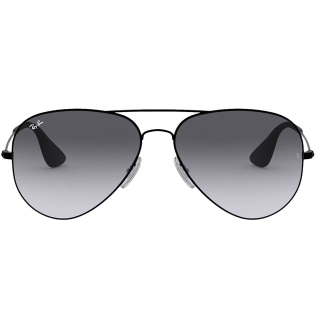 Unisex zonnebril van Ray-Ban die opvalt door zijn iconische aviatorontwerp, een combinatie van stijl en functionaliteit in een zwart metalen montuur.

 De glazen bieden 100% UV-bescherming en een moderne touch die bij elke stijl past.

 Het metalen montuur is lichtgewicht en duurzaam, terwijl de verstelbare neuskussentjes zorgen voor een comfortabele, persoonlijke pasvorm.

 Het Ray-Ban logo is gegraveerd op een van de lenzen, voor authenticiteit en onderscheid.

 De bril wordt geleverd met een beschermhoesje en een schoonmaakdoekje, ideaal om de bril in perfecte staat te houden.
 Afmetingen: Lens hoogte: 50 mm, Lens breedte: 58 mm, Brug: 14 mm, Tempels: 140 mm
 Samenstelling: Metaal
 Onderhoud:
- Alleen wassen met water of eventueel een milde zeep.
 - Droog met een zachte doek om krassen te voorkomen.
 - Vermijd contact met ruwe oppervlakken of schurende vloeistoffen.