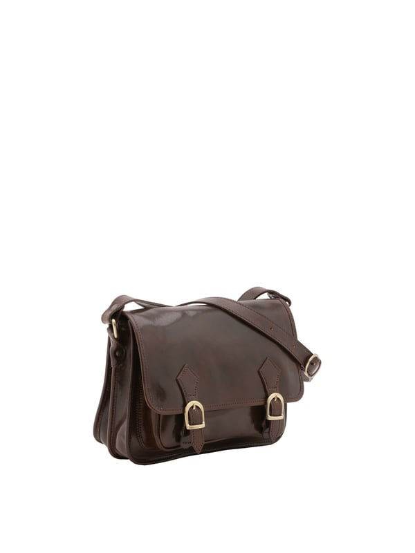 Bolso bandolera para mujer. El cierre es con imán. Los bolsillos internos son uno con cremallera y otro abierto. Los bolsillos externos son uno frontal con cremallera y otro trasero con cremallera. La bandolera es ajustable en piel. Falta el mango. Hay dos compartimentos internos. El material exterior es auténtica piel de vacuno. Internamente está forrado en algodón. Medidas: 27,5x22x12 cm. Hecho en Italia