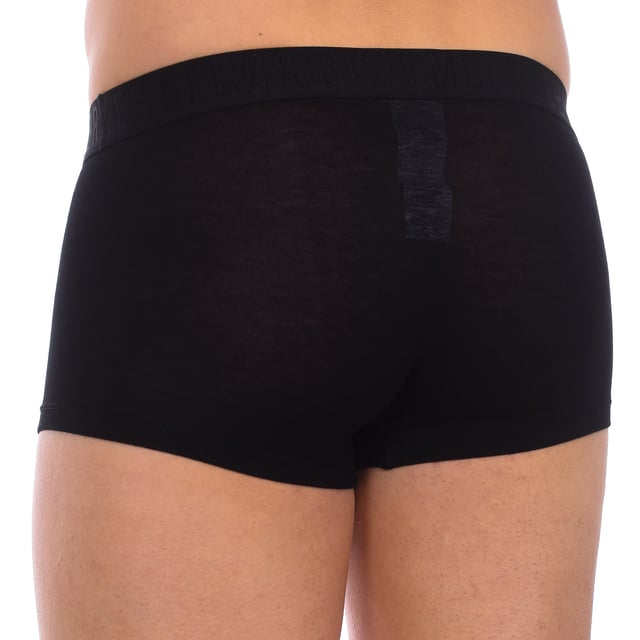 Bikkembergs brand boxers.
 Elastic rubber waistband, with the brand's name embroidered.
 Comfortable and breathable fabric.
 Anatomical front, with the ability to hold without squeezing.
 Seams seen in tone.
 Composition: 97% Viscose, 3% Elastane
 Care:
Wash at maximum temperature 30º.
 -Do not use bleach.
 -Do not dry clean.
 -Allows the use of an iron.