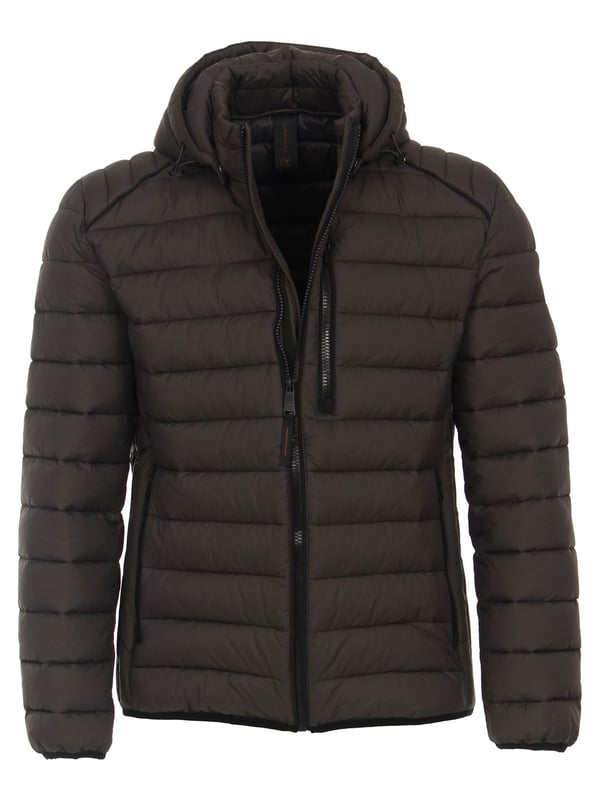 Diese Steppjacke von Casamoda ist eine elegante und praktische Jacke für die kühleren Tage. Sie ist aus hochwertigen Materialien gefertigt und hat eine antiallergische Sorona-Füllung, die für eine optimale Wärmeisolierung sorgt. Die Jacke ist wasser- und windabweisend und schützt Sie vor den Elementen. Zum Schließen hat die Jacke einen durchgehenden Reißverschluss und einen Stehkragen. Die Jacke hat mehrere Taschen, in denen Sie Ihre Wertsachen sicher verstauen können. Sie hat seitliche Reißverschlusstaschen, eine Brusttasche mit Reißverschluss und zwei Innentaschen. Für einen guten Sitz sorgen die enganliegenden Bündchen an den Ärmeln. Die Jacke hat einen Regular Fit, der für eine bequeme Passform sorgt. Die Jacke hat auch eine abnehmbare Kapuze, die Sie mit Druckknöpfen anbringen oder abnehmen können. Die Kapuze ist ein praktisches Detail, das Ihnen mehr Flexibilität bietet. In verschiedenen Farben und Größen erhältlich, lässt sie sich vielseitig kombinieren. Diese Steppjacke von Casamoda ist eine elegante und praktische Jacke für jeden Mann.