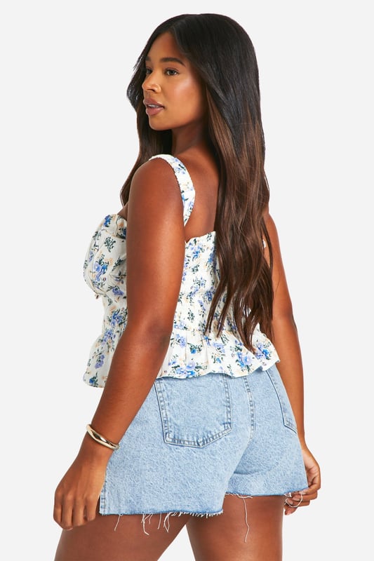 Introducing your new fave top from our latest collection of plus size tops. Chic, versatile, and the perfect addition to your new-season wardrobe, this style is everything you've been scrolling for. Pair with your fave jeans and chunky trainers for off-duty days or go all-out with wide leg trousers and statement heels. Want more? From wardrobe essentials like plus size shirts, to stand-out styles from our plus size party tops edit, find your everyday 'fits right here. Style: CorsetDesign: FloralFabric: Cotton PoplinLength: RegularSleeve Length: Strappy