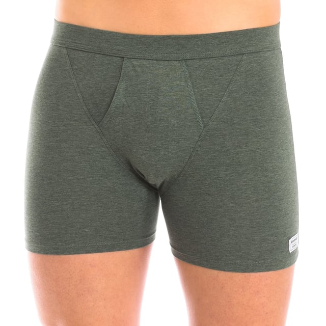 El pack de 2 bóxers Ocean de algodón orgánico para hombre, es una opción consciente y cómoda para hombres que valoran tanto la calidad como el respeto al medio ambiente en su ropa interior.

Cada bóxer del pack está fabricado con algodón orgánico, cultivado sin el uso de pesticidas ni fertilizantes sintéticos, lo que asegura un producto final suave, transpirable y respetuoso con la piel. Esta elección no solo es beneficiosa para quien lo usa, sino también para el entorno.

El algodón orgánico utilizado en los bóxers Ocean proporciona una sensación natural y confortable, ideal para pieles sensibles y para mantener la frescura durante todo el día. La tela es suave al tacto y ofrece una excelente gestión de la humedad, manteniendo la piel seca y cómoda en cualquier situación.

La cintura elástica de los bóxers Ocean garantiza un ajuste seguro y cómodo, adaptándose a la forma del cuerpo sin causar molestias. Las costuras reforzadas aseguran durabilidad y resistencia, permitiendo que la prenda conserve su forma y calidad tras múltiples lavados.

Disponibles en una variedad de colores naturales y diseños simples, el pack de 2 bóxers Ocean de algodón orgánico combina funcionalidad con responsabilidad ambiental. Es la elección perfecta para hombres que buscan una ropa interior que no solo ofrezca confort y soporte, sino que también refleje sus valores hacia un estilo de vida más sostenible.

El pack de 2 bóxers Ocean de algodón orgánico es una inversión consciente y cómoda para hombres preocupados por el medio ambiente y la calidad en su ropa interior. Estos bóxers proporcionan una experiencia de uso agradable y responsable, asegurando confort y frescura mientras se contribuye positivamente a la protección del planeta.
 Composición: 95% Algodón, 5% Elastano
 Cuidados:
Lavar a temperatura máxima 30º.
No usar lejía.
No usar secadora.
No planchar.
No lavar en seco.