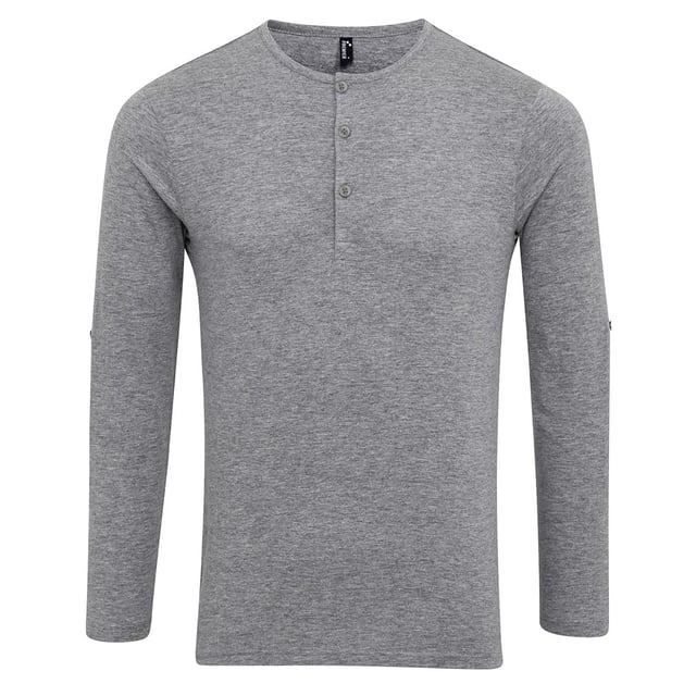 Tee met lange mouwen. Voorzien van rolmogelijkheden met knoopsluiting aan de binnenzijde van de mouw om deze vast te zetten. Ronde hals stijl met drie een knoopsluiting. Tweelingnaaldstiksel aan de zoom en de manchet. Wasvoorschriften: Huishoudelijk wassen op 40 graden.