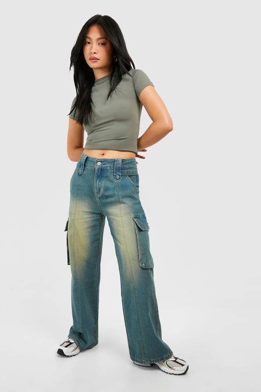 Calling all you pocket rockets: boohoo's range of petite clothing is here to help you seriously up your style game this season. Our collection is designed for queens 5'3'' and under, and each piece has been cut to suit a smaller frame. From the perfect fitting petite dresses to dreamy petite jeans, cosy petite loungewear to petite coats, find the perfect fit with our collection. We've got all the new season petite styles just waiting to be added to your wardrobe, girl. Style: Cargo JeanFabric: DenimLength: RegularModel's height: 163cm / 5'4"