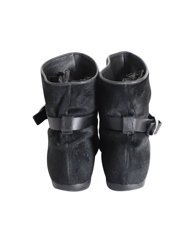VINTAGE, RRP AS NEW
These Giuseppe Zanotti ankle boots are a great choice for the fall season. It features a buckled strap detail giving it a chic look. Crafted from pony-style leather, these flat boots are comfortable for all-day wear.

Giuseppe Zanotti Buckled Ankle Boots in Black Pony-style Leather
Condition: Very good with dust bag and box
Sign of wear: Moderate wear on the soles, minor marks on the surface
Material: Pony-style leather
Color: Black
Size: IT35.5 / UK2.5 / US5.5
SKU: 301836