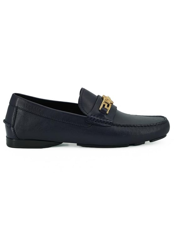 Mocasines De Cuero Azul Marino Medusa Hardware A estrenar con caja etiquetas y bolsa para el polvo.
Zapatos mocasines para hombre 100% autenticos de Versace.
Modelo: Driver 1009707.
D1VS 1U04V.
Color: Azul marino.
Material: 100% piel de becerro.
Herrajes metalicos dorados con detalles de Medu.
