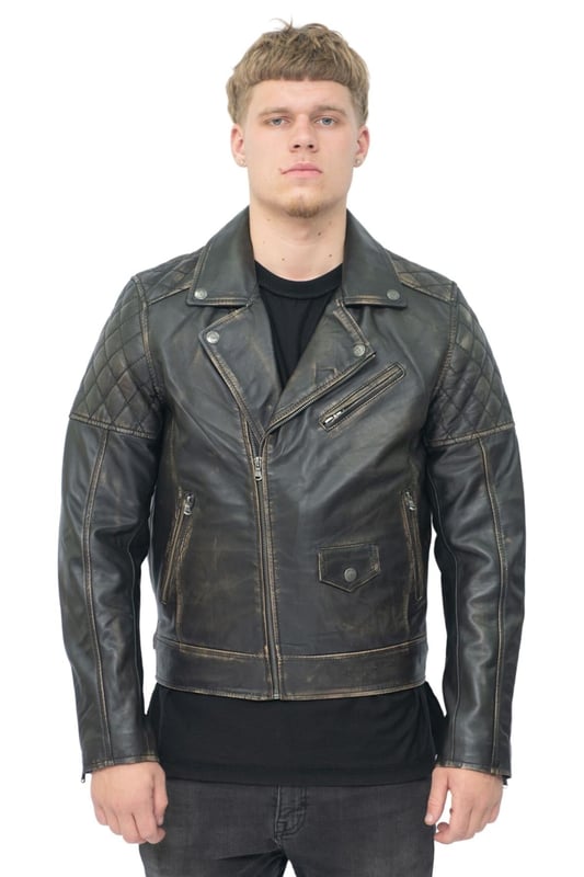 Presentamos nuestra súper elegante chaqueta de motociclista de cuero para hombre, una prenda cautivadora que combina sin esfuerzo el diseño clásico con el encanto contemporáneo. Confeccionada con cuero napa de oveja de alta calidad, esta chaqueta promete una calidad y sofisticación excepcionales. El clásico detalle de acolchado con pespuntes añade un toque atemporal y refinado al diseño general. La resistente cremallera YKK en la parte delantera con cuello alto y cierre con tachuelas garantiza estilo y practicidad. Los paneles de hombros estilo raglán están cosidos para una apariencia elegante y estilizada. Los 4 bolsillos con cremallera en el cuerpo brindan opciones de almacenamiento funcionales y modernas, mientras que los ajustadores de cintura con hebilla ofrecen un ajuste personalizado. Los puños con cremallera agregan un estilo inspirado en el motociclista, complementando el aspecto vanguardista general de la chaqueta. El interior completamente forrado cuenta con dos bolsillos con ribete de cuero, incluido uno con cremallera, que brinda un amplio espacio para sus elementos esenciales. Abrace la emoción de nuestra chaqueta de motociclista de cuero, diseñada para hacer una declaración audaz y elevar su estilo a nuevas alturas. Con su impresionante diseño y su excepcional artesanía, esta chaqueta es el complemento perfecto para tu guardarropa para darle un toque de elegancia rebelde.