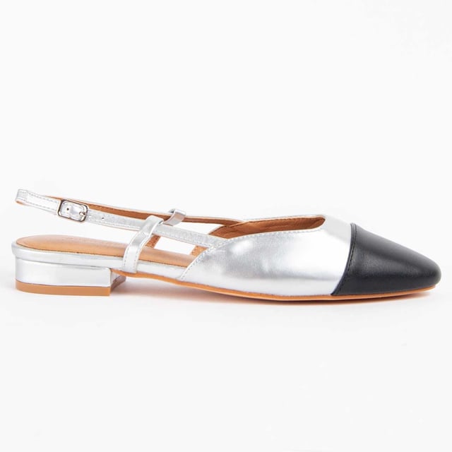 Comfortabele ballerina voor dames. Comfortabele pasvorm. Gemaakt door andere merken voor ons merk.