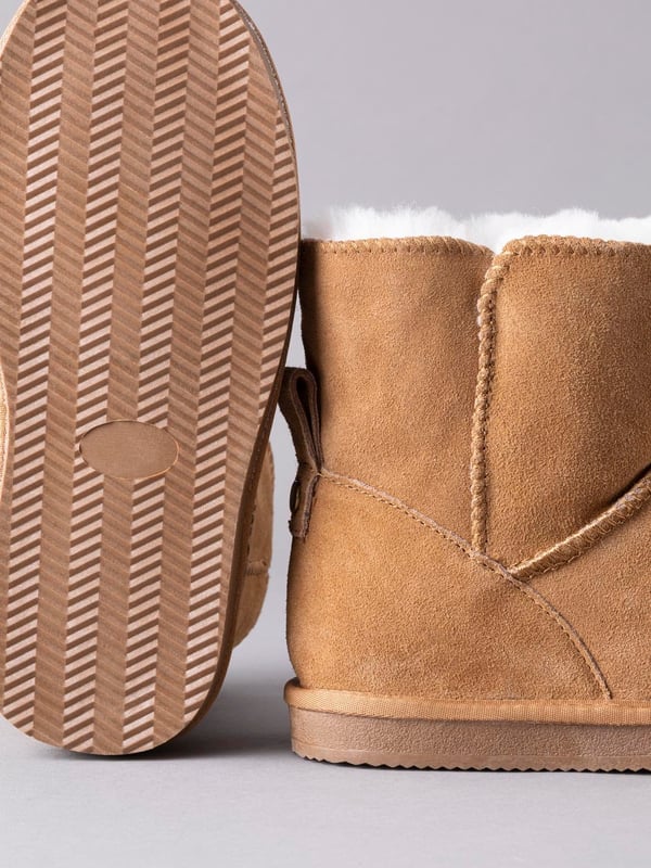 Tan sheepskin boots online