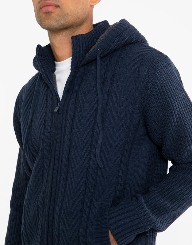This zip through, knitted hoody from Threadbare features a cable knit design, has a cosy borg lining and two side pockets. Perfect for keeping warm this season. Other colours and similar styles available.