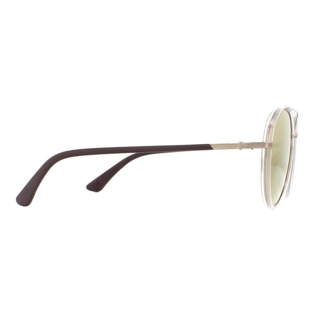Las gafas de sol Police SPL870 Coupe 1 8ffg Light Gold Grey Brown Gold Mirror son un estilo redondo contemporáneo con doble puente, frontal metálico y patillas de plástico. En cada patilla luce el emblemático logotipo "P" de la policía gótica.