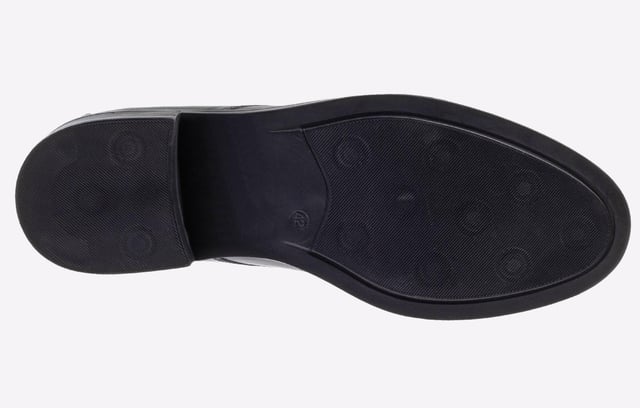 The Bristol is a classic derby style lace up shoe from Amblers crafted with polished leather, a 3 eyelet design, an oxford toe cap, and a padded collar for superior comfort. A smart and simple design ideal for formal occasions.- Leather upper
- Padded ankle collar
- Intricate stitch detailing
- 3 Eyelet lace up
- Durable rubber outsole