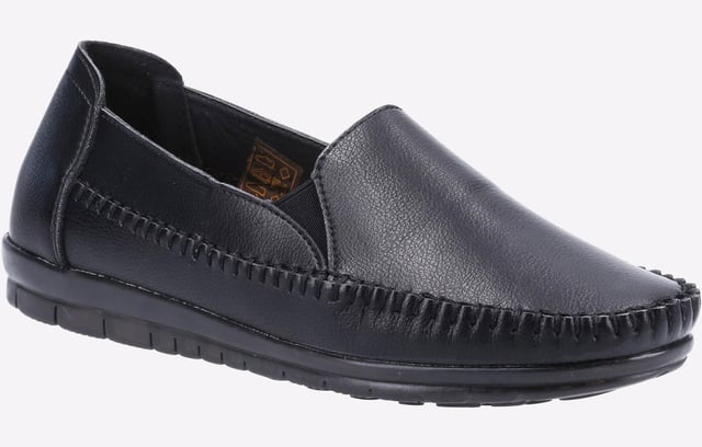 A simple yet versatile espadrille inspired loafer. A comfortable slip-on style with twin gussets and lightweight flexible EVA sole.
Smooth leather upper
Slip on casual shoe with twin elastic gussets.
Lightweight EVA sole