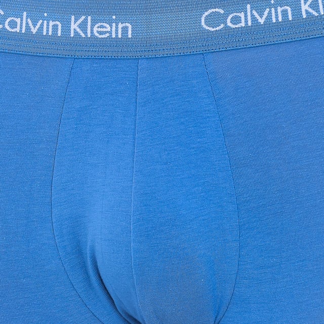 Pack-3 Bóxer Calvin Klein.
Color Rosa-azul-verde
Cinturillas de goma elástica con el nombre de la firma bordado consecutivamente.
Tejido cómodo y transpirable.
Frontal anatómico, con capacidad de sujetar sin apretar.
Corte del bajo con acabado acanalado. 
Costuras vistas a tono.

Composición:  95% Algodón, 5% Elastano

 Instrucciones de lavado:
-Lavar a temperatura máx. 40ºC.
-No usar lejía.
-Admite lavado en seco.
-Permite utilizar secadora.
-Planchar a temperatura máx. 130ºC.
