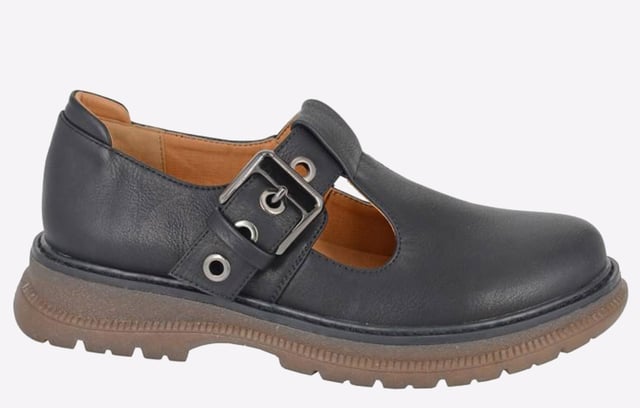 A stylish option when it comes to classic style, Cipriata deliver these Cira women's shoes with a classic t-bar design and buckle fastening.
- PU
- Buckle fastening
- TPR Sole