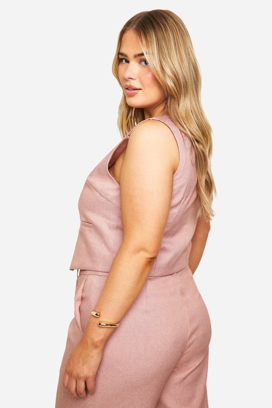 Plus Asymmetric Marl Waistcoat Add the finishing touch to your outfit with this outerwear piece from our women's plus size coats range. A wardrobe staple that's perfect for layering, this style provides added warmth and adds an extra something to your fit. Made with added fabric for the perfect fit, this piece is a whole vibe - just throw on over your fave outfit and you're sorted. Whether you choose a plus size denim jacket or keep things cosy in winter with a plus size teddy coat we've got the hottest coats for curvy girls that are always on-trend. Style: WaistcoatFabric: WovenNeckline: AsymmetricSleeve Length: Sleeveless