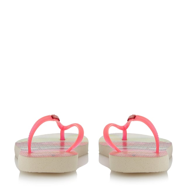 Live out your Rio summer dreams in this scenic jelly flip flop. With airbrush effect sole design and jelly straps with metallic branding. Made in Brazil with non-slip finish, heat and water resistant.