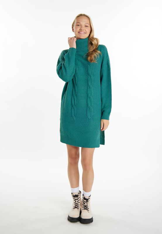 Perfect Match: Auf diesem Strickkleid von myMo treffen sich Gitterstrick und Zopfmuster und vereinen sich zu einem harmonischen Miteinander. Gefertigt aus einem kuschelig-weichen Garn, lässt sich das locker geschnittene Modell mit überschnittenen Schultern und kleinen Seitenschlitzen vielseitig kombinieren. Der gerippte opulente Rollkragen vollendet das stimmige Design ebenso wie die abschließenden Rippstrickbündchen an den Ärmeln.  Strickkleid