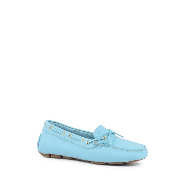 The Dee Elegant Lady Loafer in light blue is the epitome of class. Made in Italy by some of the countries finest craftsmen, this shoe is 100% leather and features a rubber sole and bow detail. Made in Italy 100% Leather 100% Rubber Sole