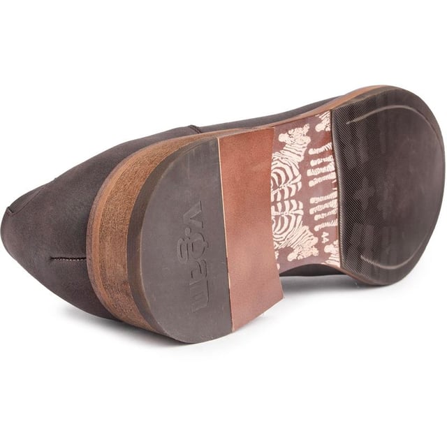 Tanto éticos como elegantes, los cordones Vegan Ginger para hombre de la marca de culto V.GAN serán una elección consciente de la moda esta temporada. El rico color canela con cordones se produce en una fábrica certificada como vegana y aprobada por PETA.