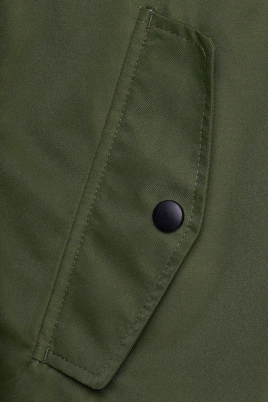Introducing the perfect addition to your wardrobe, Emma Mac by ELLE. This stylish jacket features convenient front pockets, an elasticated waist for a flattering fit, and a hood for added functionality. Stay stylish and comfortable wherever you go with Emma Mac.