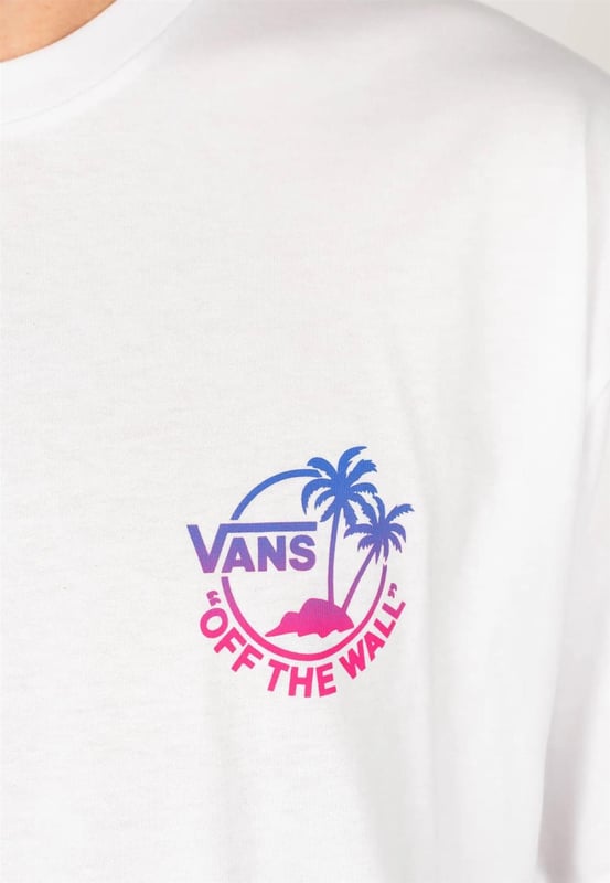 Vans Classic Mini Dual Palm II T-shirt. Large, tropical print on the back. Small logo print on the left chest. Rib-knit collar. Logo label on sleeve.