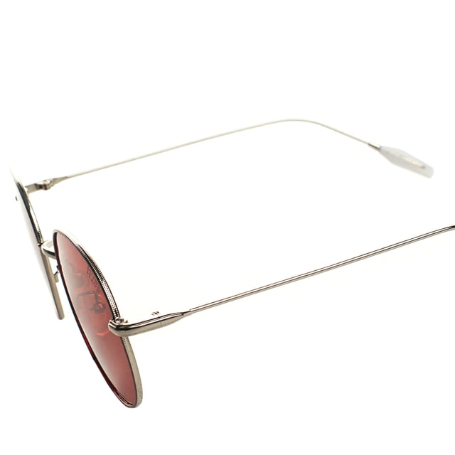 Must Have sunglasses with a round design and metal frame, ideal for a modern and timeless style.

 Equipped with polarized lenses with UV 400 protection, they block 100% of UVA and UVB rays, offering clear vision and reducing glare in bright environments.

 The unisex design and round shape add a vintage and sophisticated touch that adapts to different styles.

 They include the Must Have logo engraved on the temples and on one of the lenses, adding a distinctive detail. In addition

 They come with a soft cleaning cloth to keep your lenses spotless and a protective case to store them safely.

 Perfect for complementing any look, these glasses are ideal for those looking for protection and style in one piece.
 Measures: Lens height: 51 mm, Lens width: 54 mm, Bridge: 21 mm, Temples: 135 mm
 Composition: Metal
 Care:
- Wash only with water or, if necessary, a mild soap.
 - Dry with a soft cloth to avoid scratches.
 - Avoid contact with harsh surfaces or abrasive liquids.