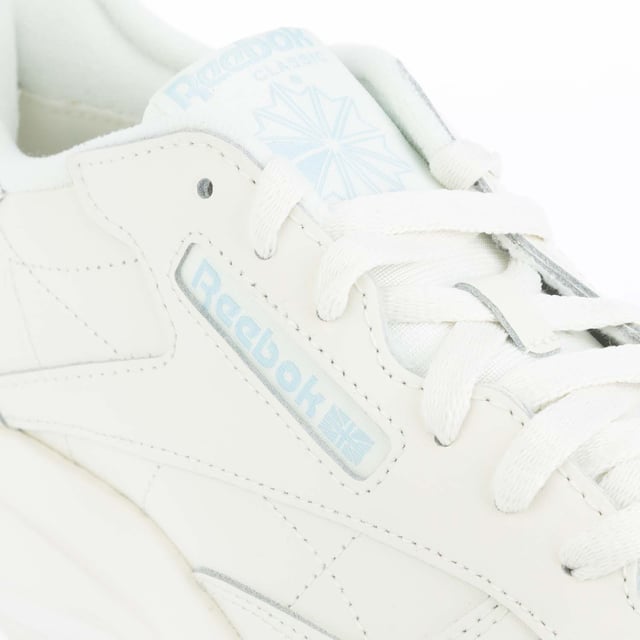 Womens Reebok Classics Leather SP Extra Trainers in chalk.- Leather upper.- Lace closure.- EVA midsole.- Textile lining.- Durable rubber outsole.- Ref: GY7191