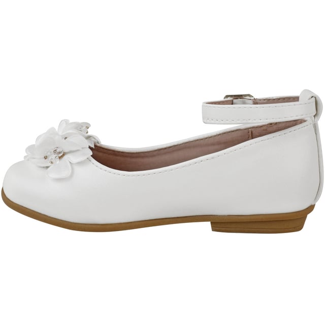 Looking for a pair of shes that combine function and fashion in all the right places? These comfortable will take you from day to night with ease. With a tough yet chic look, these shoes are both comfortable and fashionable. The little flower detail on front give this pair a little extra sass and sophistication.