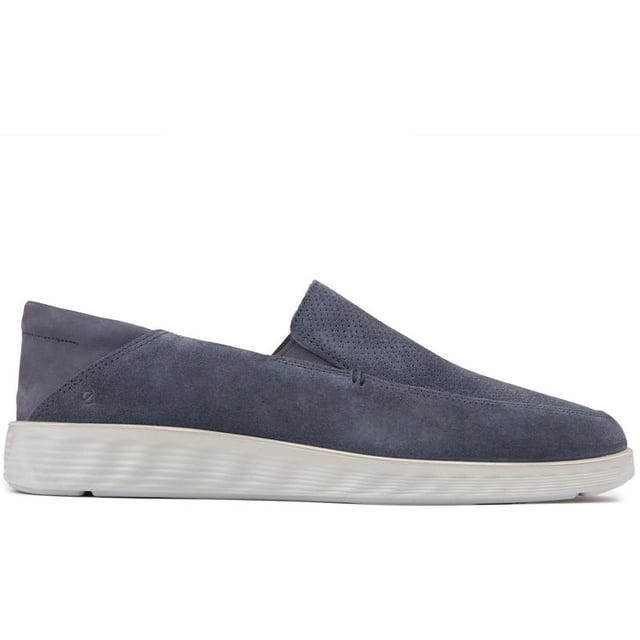 Los suaves mocasines de gamuza azul de Ecco no solo son vanguardistas sino también increíblemente cómodos, gracias a la innovadora tecnología Fluidform Direct Comfort. La plantilla de cuero extraíble y el diseño liviano garantizan un uso fácil, mientras que el empeine de corte más alto les da un toque distintivo. Con suelas de goma para mayor durabilidad, este par es la combinación perfecta de elegancia y practicidad.