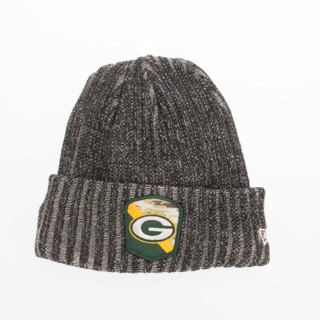 Mens New Era Green Bay Packers NFL Salute to Service Bobble Knit Hat in black.- Turned hem.- Knitted.- Embroidered branding.- 90% Polyester  10% Wool.- Ref: 60423684