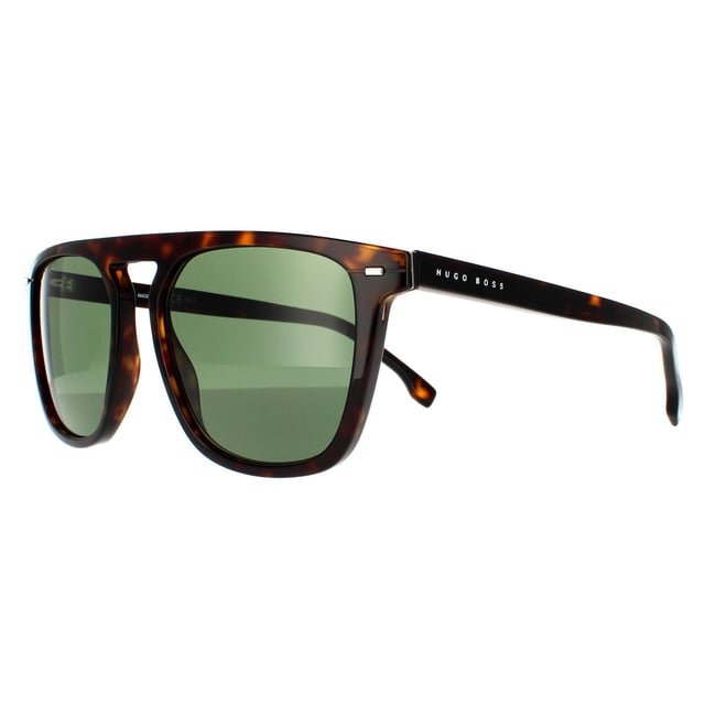 Hugo Boss  zonnebril Boss 1127/S 086 QT Dark Havana Green is een eigentijdse vierkante stijl vervaardigd van lichtgewicht acetaat met een sleutelgatbrug, dikke bovenste balk en hoekfilms en de tempels zijn gebrandmerkt met het Hugo Boss -logo.