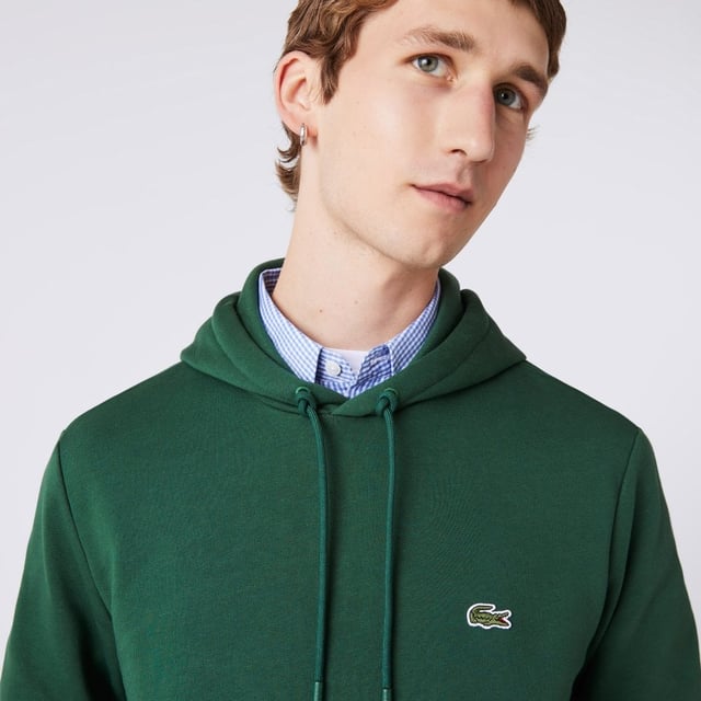 You don't have to compromise between style, comfort and durability. Trendy, warm, lightweight: a must-have for your crocodile wardrobe. Classic fitJersey lined hoodKangaroo pocketEmbroidery of a crocodile on the chestRoughened organic cotton fleeceMain fabric: cotton (84%), polyester (16%) / Hood lining: cotton (100%) / Ribbed cuffs: Cotton (98%), elastane (2%) SH9623