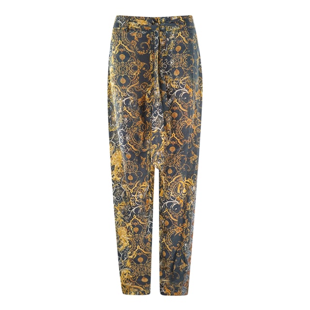 Inoa Valletta Collection 1825 Black Slouch Trousers. Walk in style with the Inoa Black Trousers. This luxurious Black Bottoms is designed to give your outfit a modern look. Crafted with a Multicoloured design, this trouser provide premium comfort for all-day wear. With its chic design, make a lasting impression every day. Make a statement.. 100% Silk, Black Design. Tie Waist. This Item is suitable for sizes UK 8- UK 14. Product Style: Valletta Collection 1825 Slouch Trousers