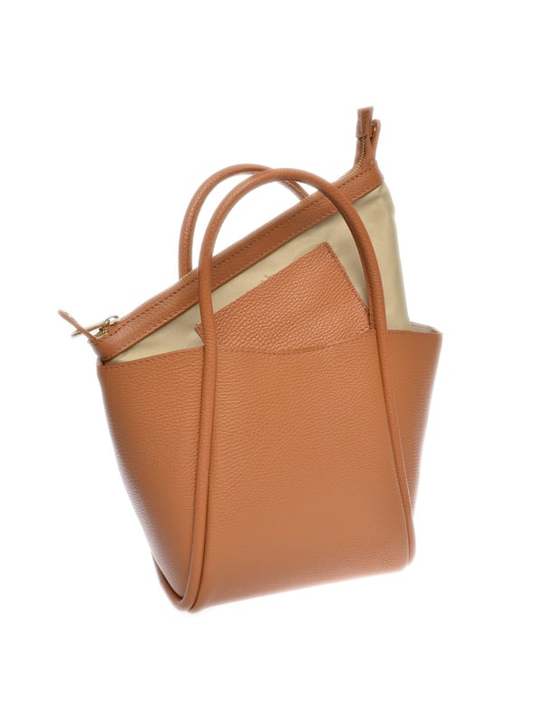 Bolso de mano  
100% cuero de vaca  
Cierre superior con cremallera  
Cierre magnético superior  
Dimensiones: 21.5x28x13 cm  
Mango: 31 cm  
Correa para el hombro: 120 cm ajustable  