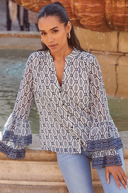 Made to throw on and go
Crafted from gorgeous floaty georgette fabric
Comfy but chic relaxed fit
You'll love the statement fluted sleeves
Add office polish with tailored trousers
We love it with white denim in summer
