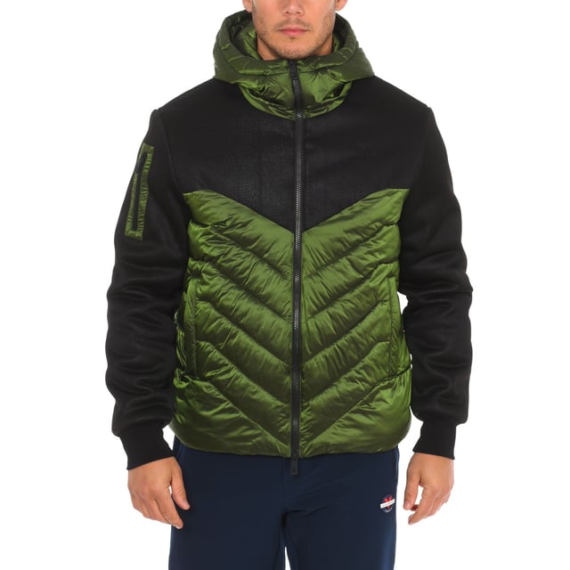 Padded jacket Vuarnet.
 High collar with hood.
 Two-way zipper closure.
 Ribbed cuffs.
 Two pockets with zipper closure on the sides.
 One open pocket and one zipper pocket on the inside.
 One pocket with zipper closure on one sleeve.
 Brand print on the upper side.
 Seams seen in tone.
 Composition: 100% polyester
 Care:
Handwash.
 Do not iron.
 Do not use bleach.
 Do not use dryer.
 Do not dry clean.