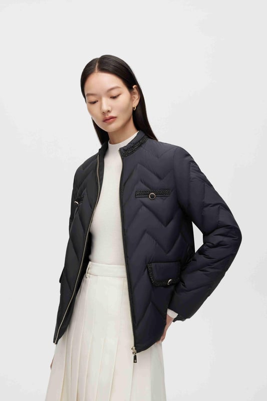 This jacket features 700+ fill goose down, custom buttons, soft-touch fabric, and an H-shape silhouette ideal for women's business styling.

LUXURIOUS 700+ FILL GOOSE DOWN:;Ultra-light insulation of exceptional quality.

PREMIUM ACCENTS: Exclusive custom-made buttons, beautifully designed.

LIGHTWEIGHT SOFT TOUCH FABRIC: Ultra-fine yarns, light and dense for ultimate comfort and warmth.

H-SHAPE SILHOUETTE: Perfect for men, shorter lengths ideal for business styling.